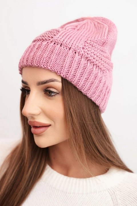 Czapka damska zimowa akrylowa z ozdobnym splotem K462 jasno fioletowa