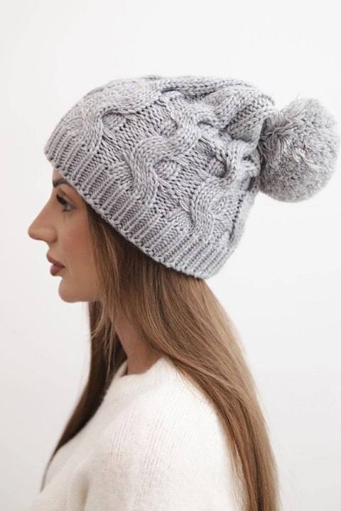 Czapka damska zimowa wełniana z grubym warkoczowym splotem K458 szara