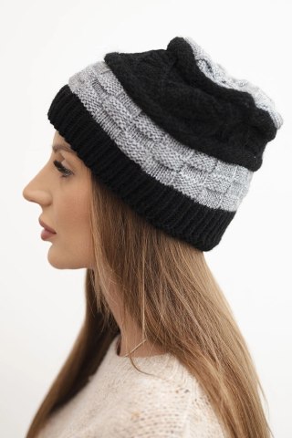 Czapka damska zimowa wełniana z ozdobnym splotem K446 szara + czarna
