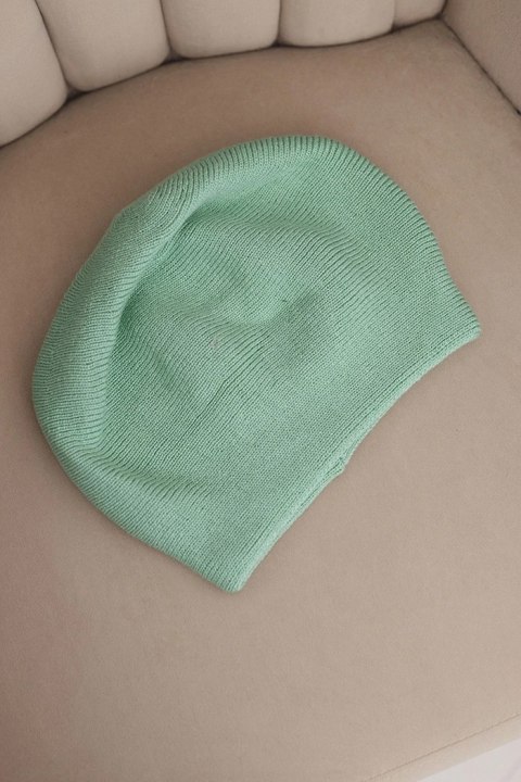 Czapka damska wełniana klasyczna gładka beanie K420 ciemno miętowa