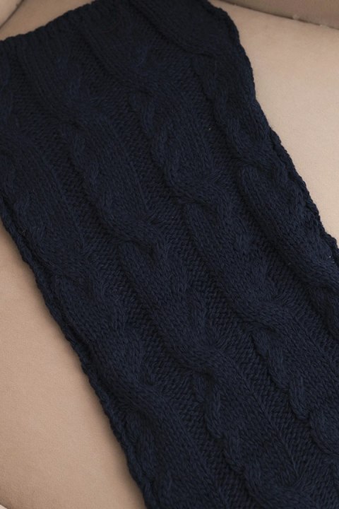 Szalik damski wełniany klasyczny z warkoczowym splotem KN22 granatowy