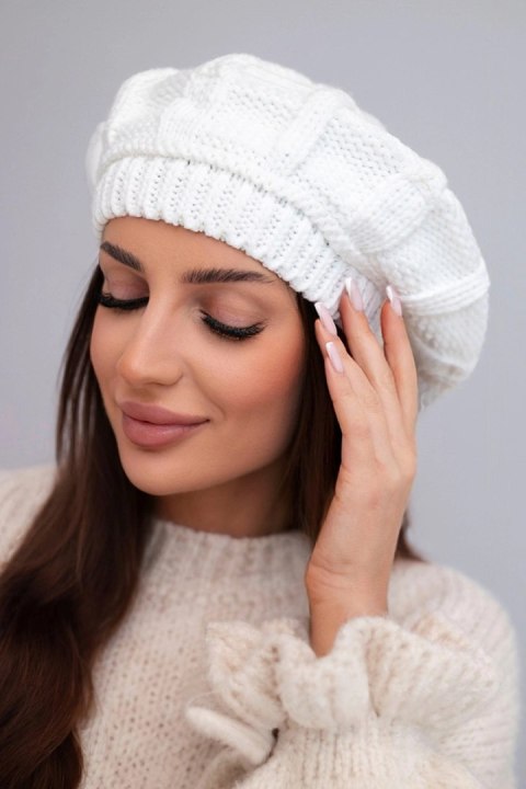 Czapka damska wełniana zimowa beret K414 biała