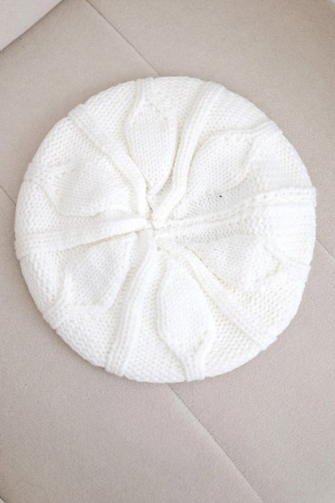 Czapka damska wełniana zimowa beret K414 biała
