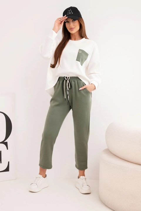 Komplet damski masełkowy z kontrastową kieszonką khaki