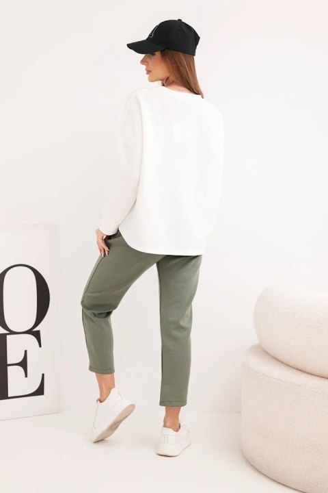 Komplet damski masełkowy z kontrastową kieszonką khaki