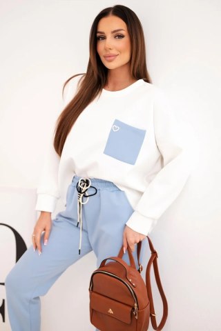 Komplet damski masełkowy z kontrastową kieszonką niebieski