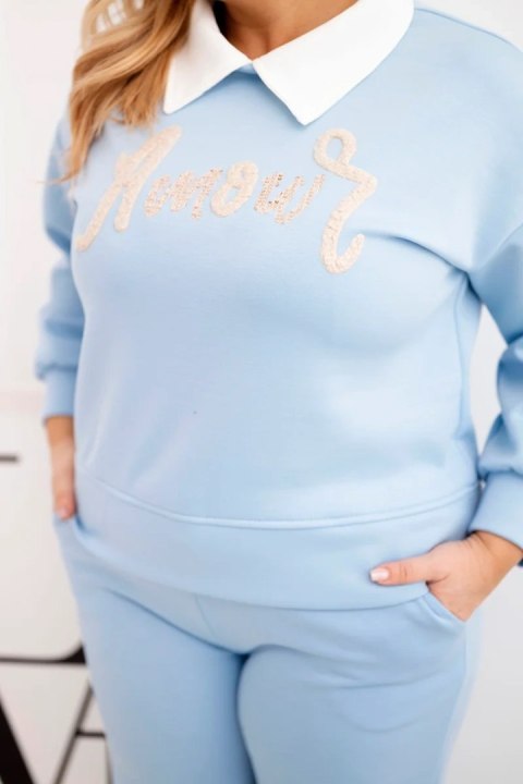 Komplet damski masełko Plus Size z szerokimi nogawkami i kołnierzykiem niebieski