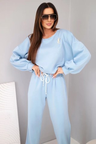 Komplet damski masełko bluza z broszką i spodnie z prostą nogawką niebieski
