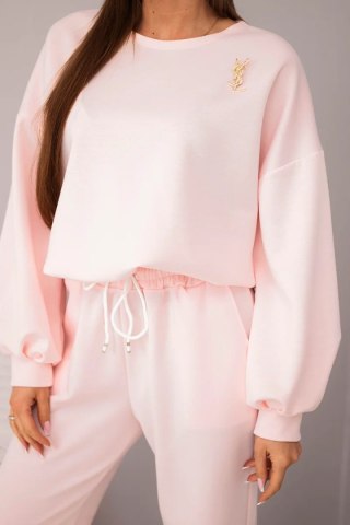 Komplet damski masełko bluza z broszką i spodnie z prostą nogawką pudrowy róż