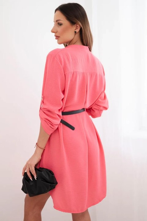 Sukienka z dłuższym tyłem i paskiem malinowa