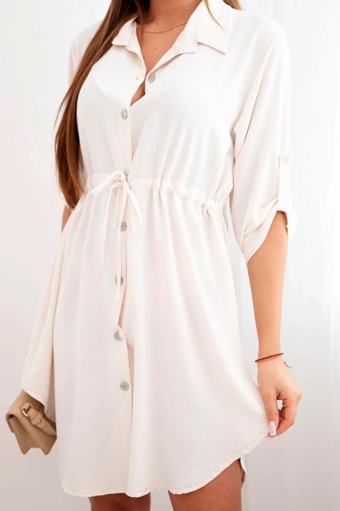 Sukienka z zapięciem na guziki i wiązaniem w talii jasno beżowa