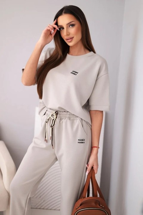 Komplet damski wiskozowy masełko z krótkim rękawem i spodniami z podwijaną nogawką ciemny beżowy