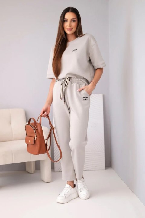 Komplet damski wiskozowy masełko z krótkim rękawem i spodniami z podwijaną nogawką ciemny beżowy