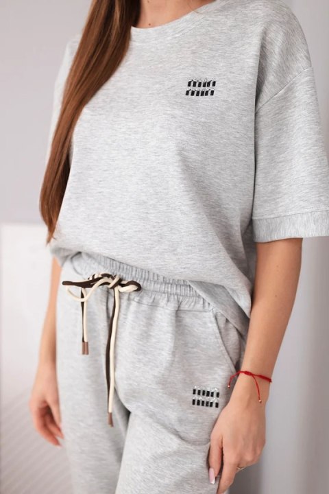 Komplet damski wiskozowy masełko z krótkim rękawem i spodniami z podwijaną nogawką szary