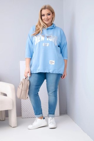 Bluza damska Plus Size wiskozowa z kapturem i kieszenią kangurką niebieska