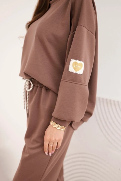 Komplet damski masełkowy z luźną bluzą i spodniami z napisem LOVE czekoladowy