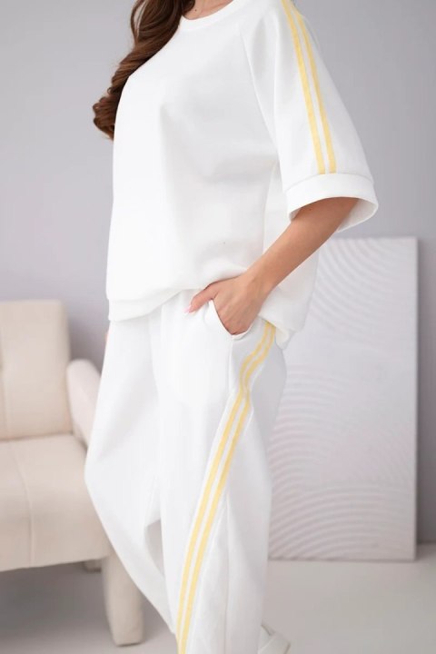 Komplet damski masełkowy z wiskozy bluza i spodnie z lampasami biały