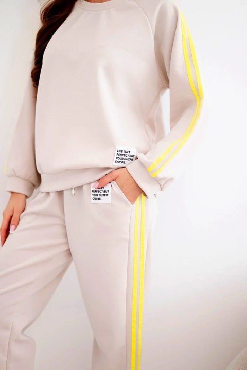 Komplet dresowy damski Masełko z lampasami i luźną bluzą beżowa