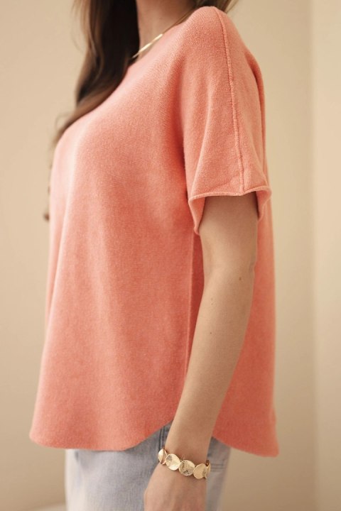 Sweter damski z krótkim rękawem o luźnym kroju morelowy