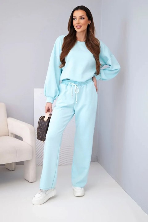 Komplet damski masełko bluza z broszką i spodnie z prostą nogawką błękitny