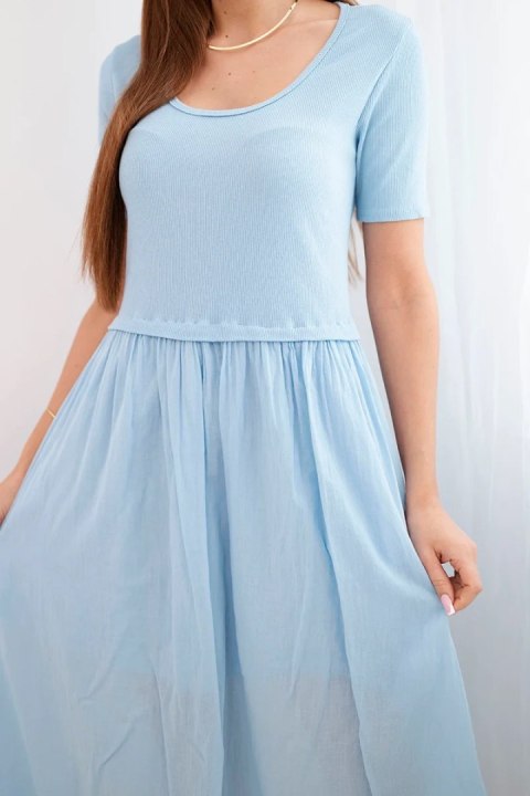 Sukienka damska bawełniana midi z krótkim rękawem i rozkloszowanym dołem niebieska