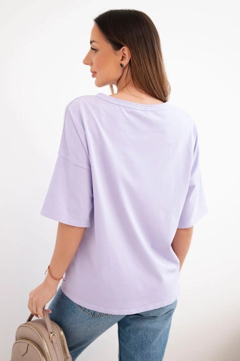 Bluzka damska bawełniana oversize z krótkim rękawem i modnym nadrukiem jasno fioletowa