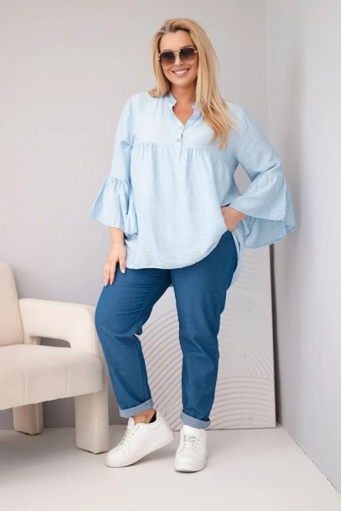 Bluzka damska wiskozowa Plus Size z falbaniastym rękawem i dekoltem V niebieska