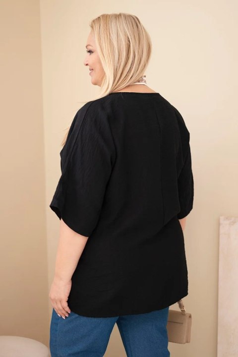 Bluzka damska wiskozowa Plus Size z krótkim rękawem i ozdobną apaszką czarna