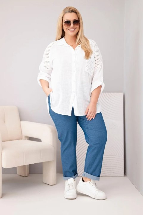 Koszula damska wiskozowa Plus Size z kołnierzykiem i koronkową wstawką biała