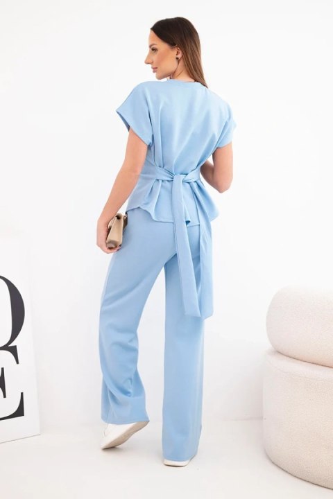 Komplet damski masełko z bluzką z krótkim rękawem i spodniami szeroka nogawka niebieski