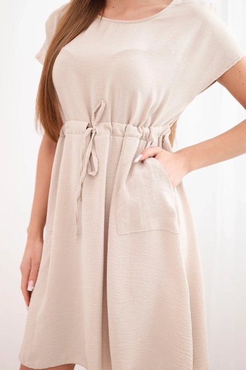 Sukienka damska z krótkim rękawem i wiązaniem w pasie beżowa