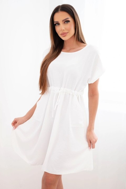 Sukienka damska z krótkim rękawem i wiązaniem w pasie biała