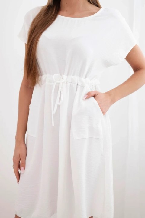 Sukienka damska z krótkim rękawem i wiązaniem w pasie biała