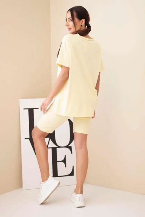 Komplet damski bawełniany z krótkim rękawem i dopasowanymi spodenkami żółty