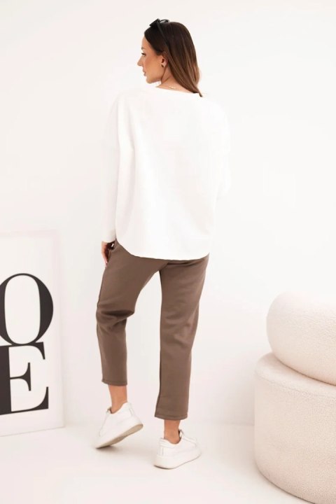 Komplet damski masełkowy z kontrastową kieszonką fango