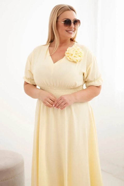 Sukienka damska wiskozowa Plus Size z dekoltem V i marszczoną talią żółta