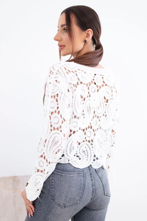 Sweter damski ażurowy z dekoracyjnym wzorem i długim rękawem biały