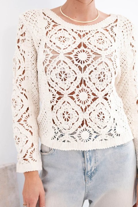 Sweter damski bawełniany ażurowy z ozdobnym wzorem i długim rękawem beżowy